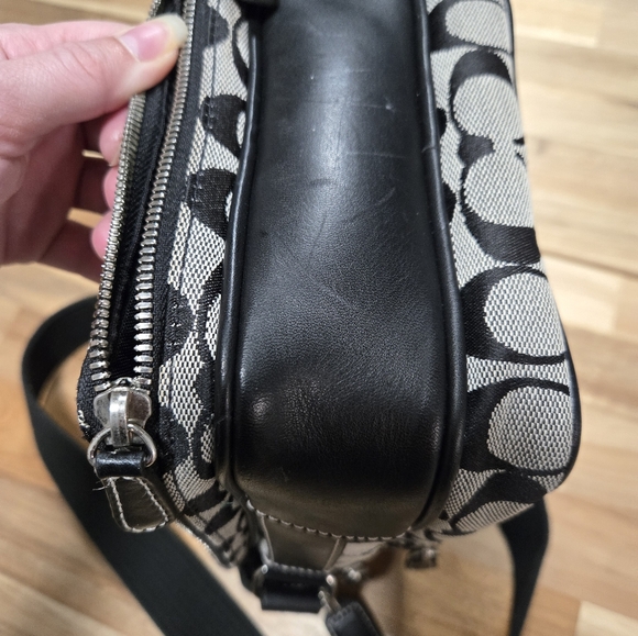 Coach Signature Canvas Monogram Crossbody Messenger bag w/ 3 Zip Compartment - Picture 14 of 16
